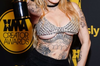 Stephanie Love Wins 1st XMA Creator Awards Trophy
