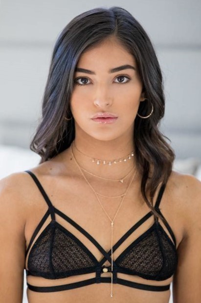 Is this a flat chested chick ?